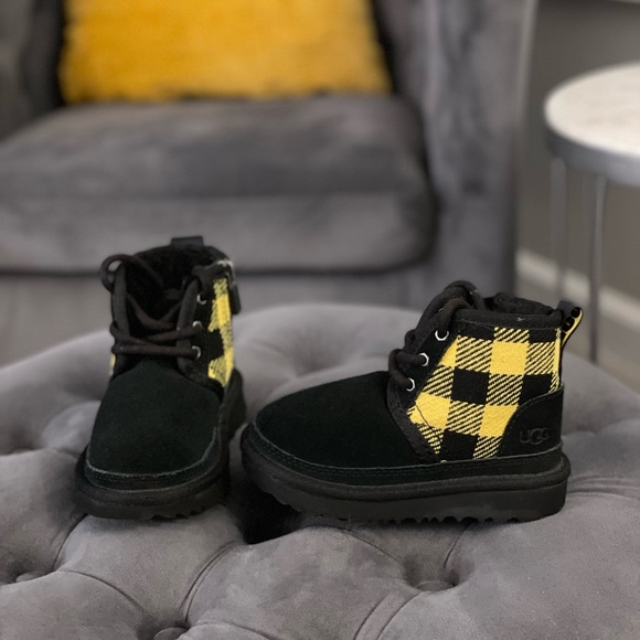 Uggs |Size 7 US| Kids - Picture 2 of 10